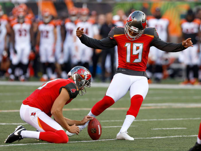 Aug 11, 2017; Cincinnati, OH, USA; Tampa Bay Buccaneers kicker Roberto Aguayo (19) kicks a field goal against the Cincinnati Bengals during the first quarter at Paul Brown Stadium. Mandatory Credit: David Kohl/USA TODAY Sports